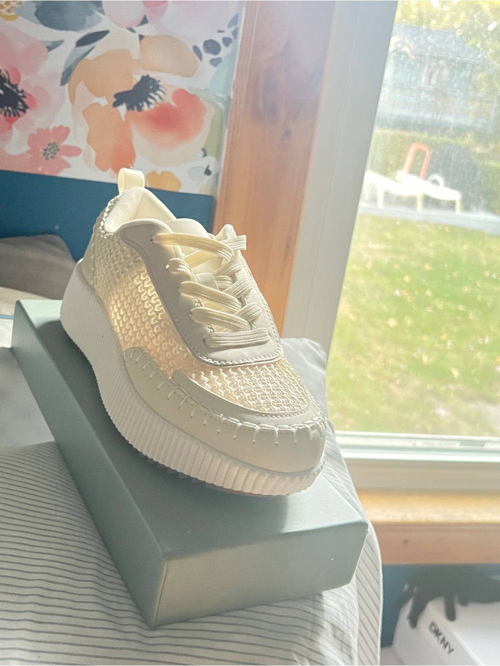 Dream Pairs Cream Platform Lace-Up Sneaker